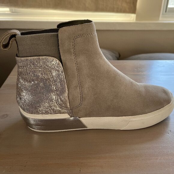 Dolce Vita Zulma Concrete Grey Bootie Sneaker - Picture 7 of 8